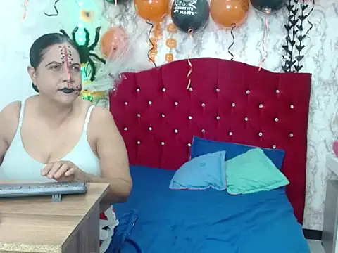 Snapshot of DannaLanegra2 chatting on 28, 10, 2025 DannaLanegra2 online show from 28, 10, 2025