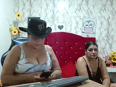 Snapshot of DannaLanegra2 chatting on 15, 11, 2025 DannaLanegra2 online show from 15, 11, 2025