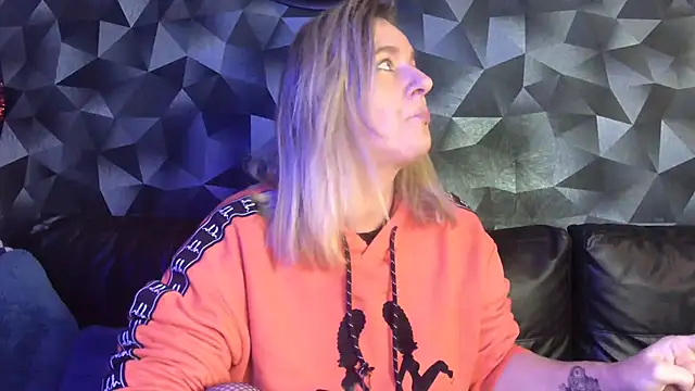 Snapshot of Delichieuse5 chatting on 3, 11, 2025 Delichieuse5 online show from 3, 11, 2025