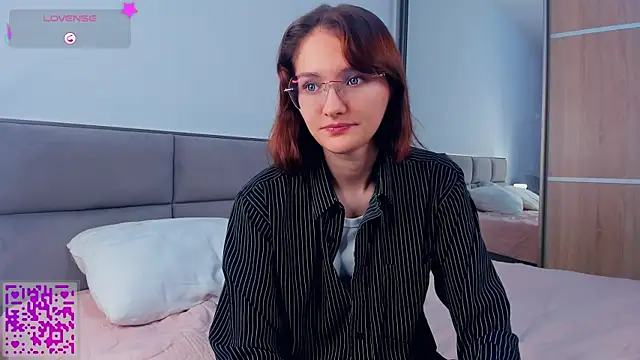 LorrieDegonia online show from 21, 10, 2025