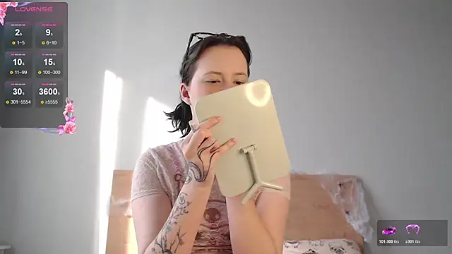 Snapshot of katlynaccerman chatting on 31, 10, 2025 katlynaccerman online show from 31, 10, 2025