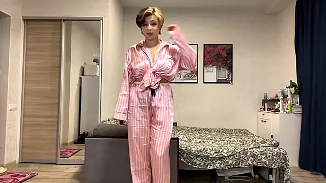 LunaMoonstar online show from 5, 10, 2025