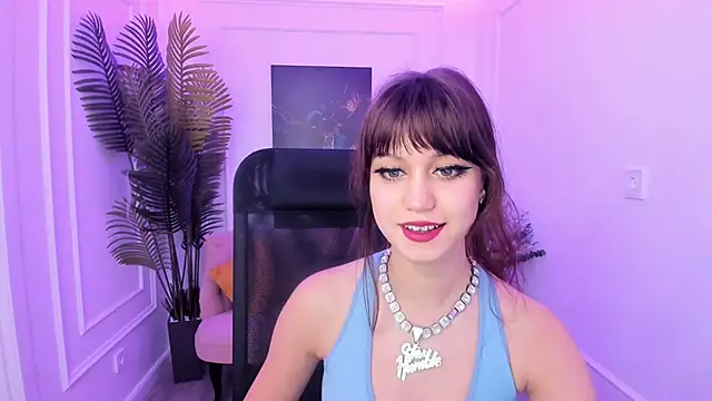 Snapshot of TiffanyYounge chatting on 4, 11, 2025 TiffanyYounge online show from 4, 11, 2025