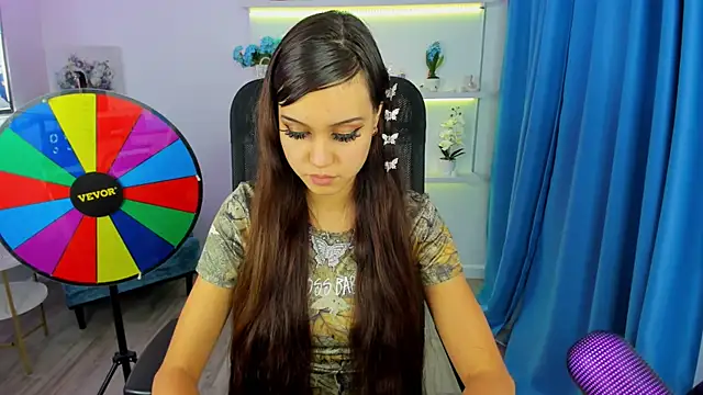 Snapshot of TiffanyYounge chatting on 12, 11, 2025 TiffanyYounge online show from 12, 11, 2025