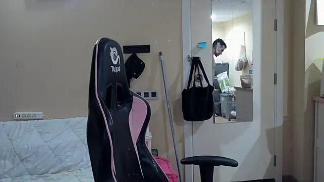 Snapshot of junokun22 chatting on 23, 10, 2025 junokun22 online show from 23, 10, 2025