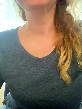 Snapshot of melisss2 chatting on 10, 11, 2025 melisss2 online show from 10, 11, 2025