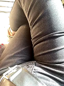 Snapshot of melisss2 chatting on 28, 11, 2025 melisss2 online show from 28, 11, 2025