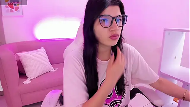 Snapshot of Gia_Brawn chatting on 16, 10, 2025 Gia Brawn online show from 16, 10, 2025
