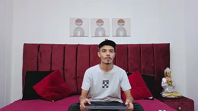 Snapshot of Timothe_Evans chatting on 8, 10, 2025 Timothe Evans online show from 8, 10, 2025