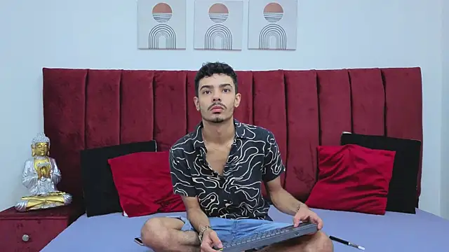 Snapshot of Timothe_Evans chatting on 17, 10, 2025 Timothe Evans online show from 17, 10, 2025