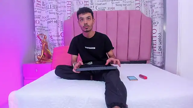 Snapshot of Timothe_Evans chatting on 20, 10, 2025 Timothe Evans online show from 20, 10, 2025