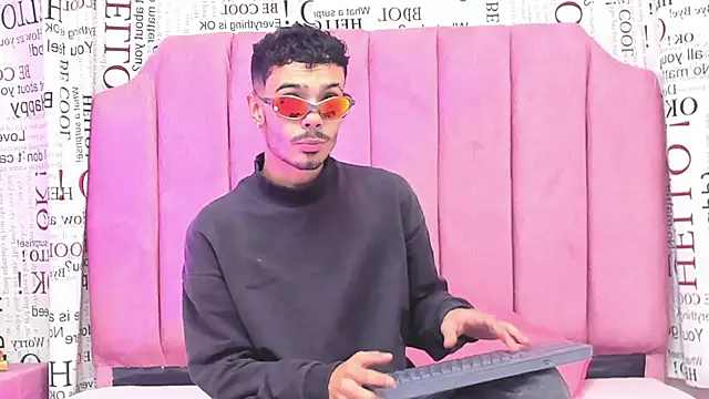 Snapshot of Timothe_Evans chatting on 22, 10, 2025 Timothe Evans online show from 22, 10, 2025