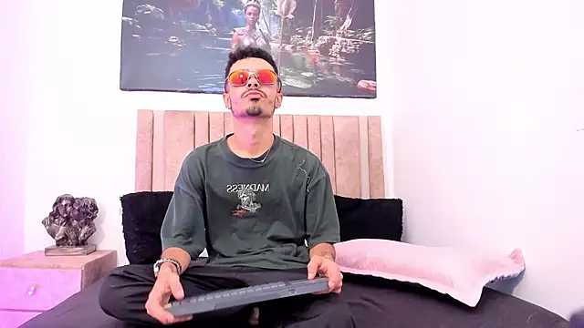 Snapshot of Timothe_Evans chatting on 23, 10, 2025 Timothe Evans online show from 23, 10, 2025