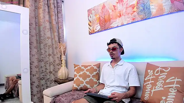 Snapshot of Timothe_Evans chatting on 7, 11, 2025 Timothe Evans online show from 7, 11, 2025