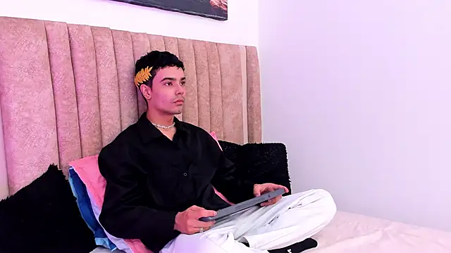 Snapshot of Timothe_Evans chatting on 14, 11, 2025 Timothe Evans online show from 14, 11, 2025