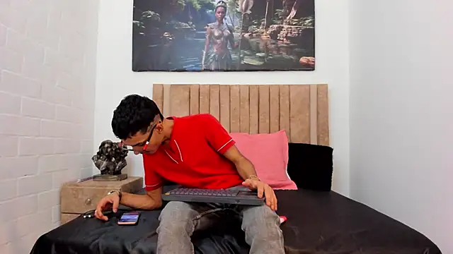 Snapshot of Timothe_Evans chatting on 19, 11, 2025 Timothe Evans online show from 19, 11, 2025