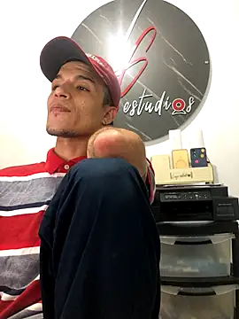 santyrestrepo online show from 8, 10, 2025