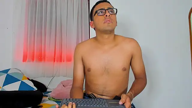 Snapshot of Sexy_Couple_Xx chatting on 13, 10, 2025 Sexy Couple Xx online show from 13, 10, 2025