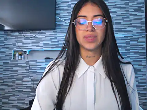 Carla Bennett   online show from 27, 10, 2025