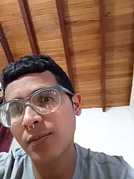 Snapshot of Luisgis_30N chatting on 9, 10, 2025 Luisgis 30N online show from 9, 10, 2025