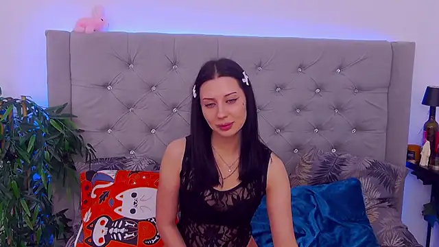 MaeAnna online show from 2, 11, 2025