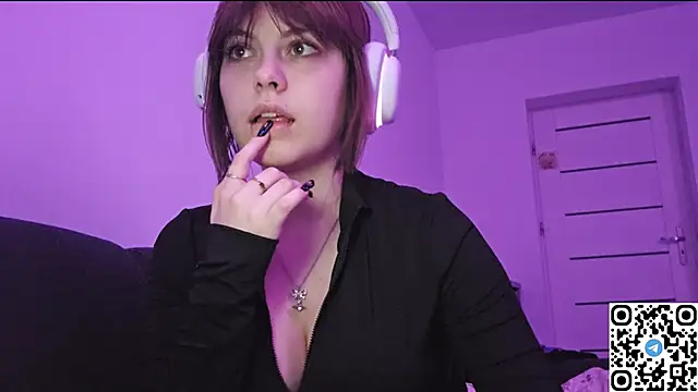 KristiBloom online show from 2, 11, 2025