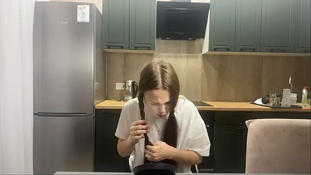 Snapshot of SunnySprinkle chatting on 12, 10, 2025 SunnySprinkle online show from 12, 10, 2025