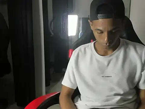 Latin Boy420 online show from 18, 11, 2025