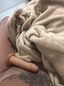 Snapshot of Milly96 chatting on 10, 10, 2025 Milly96 online show from 10, 10, 2025