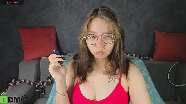 Nuura Moore online show from 24, 11, 2025