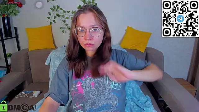 Nuura Moore online show from 2, 12, 2025