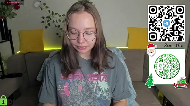 Nuura Moore online show from 22, 12, 2025