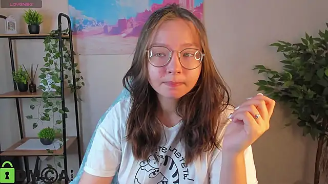 Nuura Moore online show from 23, 12, 2025