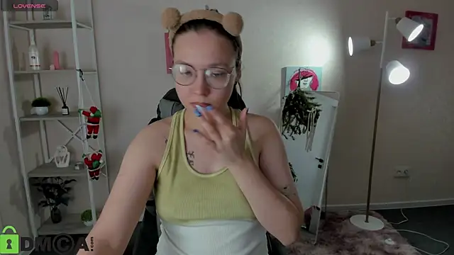 Nuura Moore online show from 8, 1, 2026