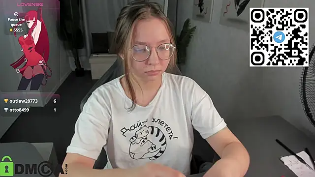 Nuura Moore online show from 3, 2, 2026