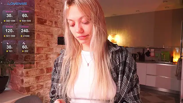 Snapshot of _favdream chatting on 16, 10, 2025 favdream online show from 16, 10, 2025