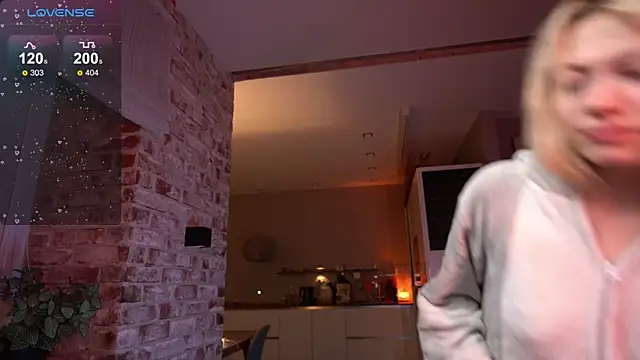 Snapshot of _favdream chatting on 23, 11, 2025 favdream online show from 23, 11, 2025