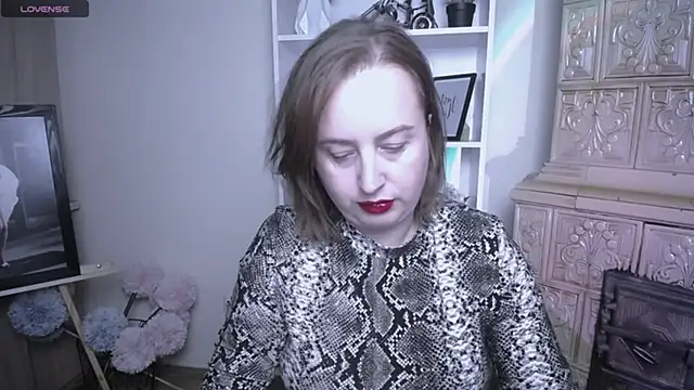 Snapshot of HelenFl chatting on 31, 10, 2025 HelenFl online show from 31, 10, 2025