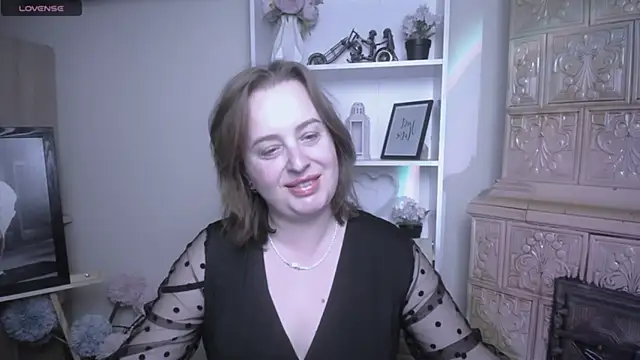 Snapshot of HelenFl chatting on 7, 11, 2025 HelenFl online show from 7, 11, 2025