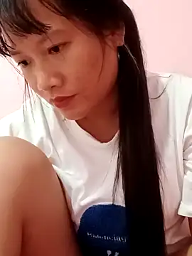 Snapshot of TrangNemo chatting on 8, 10, 2025 TrangNemo online show from 8, 10, 2025