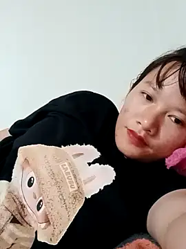 Snapshot of TrangNemo chatting on 9, 10, 2025 TrangNemo online show from 9, 10, 2025