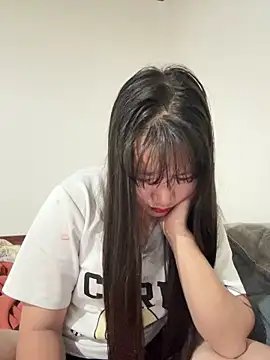 Snapshot of TrangNemo chatting on 5, 11, 2025 TrangNemo online show from 5, 11, 2025