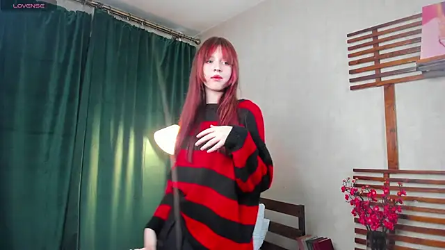 Snapshot of _LucyStars_ chatting on 16, 10, 2025 LucyStars online show from 16, 10, 2025