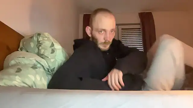 Snapshot of MolleDolle chatting on 8, 10, 2025 MolleDolle online show from 8, 10, 2025