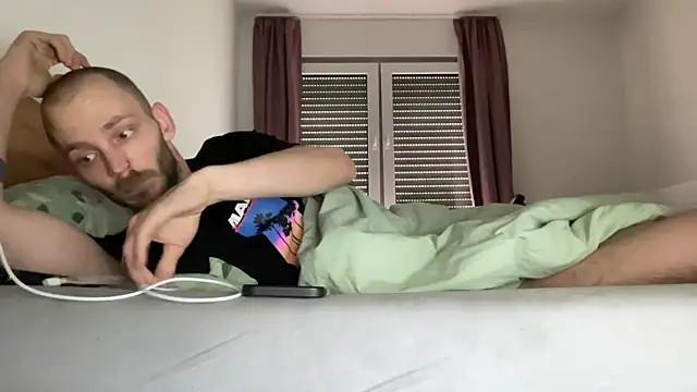 Snapshot of MolleDolle chatting on 9, 10, 2025 MolleDolle online show from 9, 10, 2025