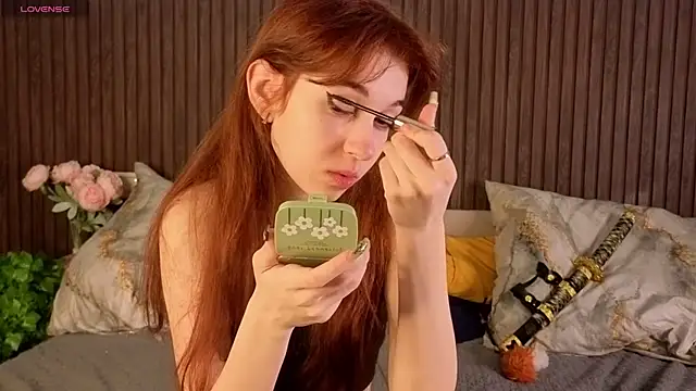 Snapshot of kitsun_ne chatting on 12, 11, 2025 kitsun ne online show from 12, 11, 2025