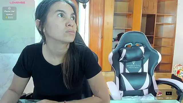 Sofy and Mia online show from 3, 2, 2026