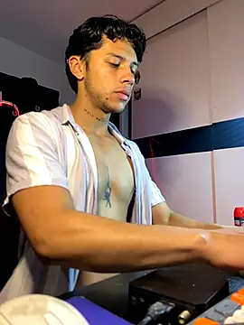 Snapshot of ErosDominant chatting on 18, 10, 2025 ErosDominant online show from 18, 10, 2025