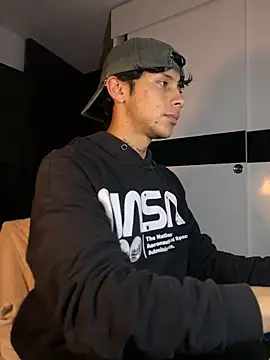 Snapshot of ErosDominant chatting on 16, 11, 2025 ErosDominant online show from 16, 11, 2025