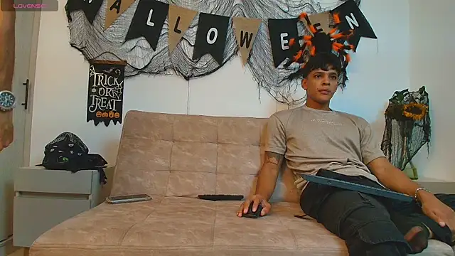 Snapshot of thomas_elg chatting on 23, 10, 2025 thomas elg online show from 23, 10, 2025